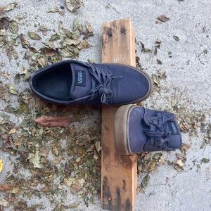 Vans Men’s Navy Canvas Low-Top Sneakers with Gum Sole